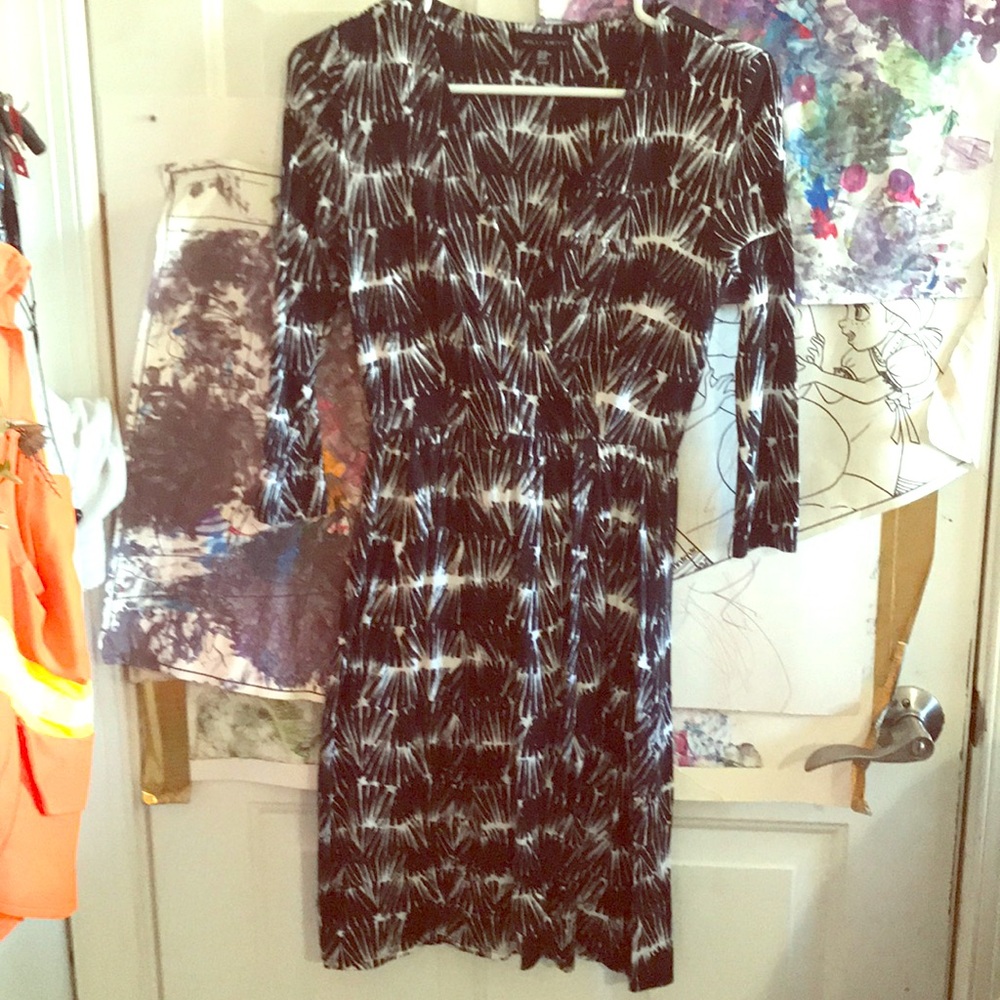 Black and white 3/4 length sleeve dress